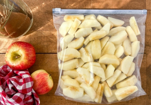 bảo quản táo bằng màng bọc thực phẩm